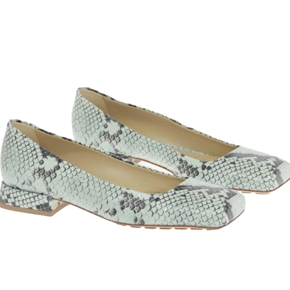 Bottega Veneta Snakeskin Patterned Flats in Gray and Cream Size 9/EU 39